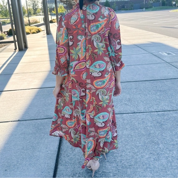 Dresses & Skirts - Paisley Print Maxi Dress